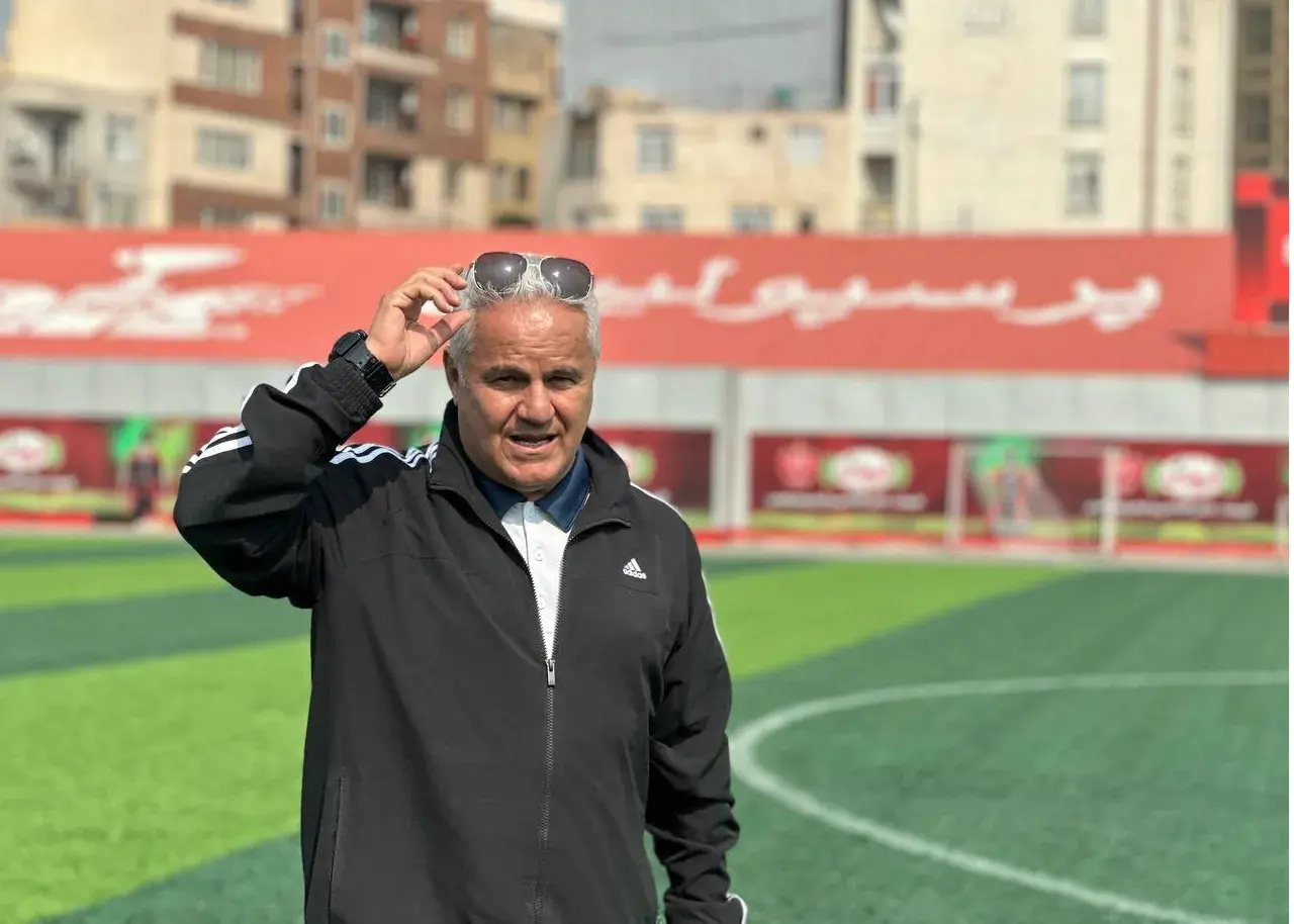فرشاد پیوس، بازیکن سابق تیم ملی ایران و پرسپولیس و سرمربی فعلی نیروی زمینی تهران 