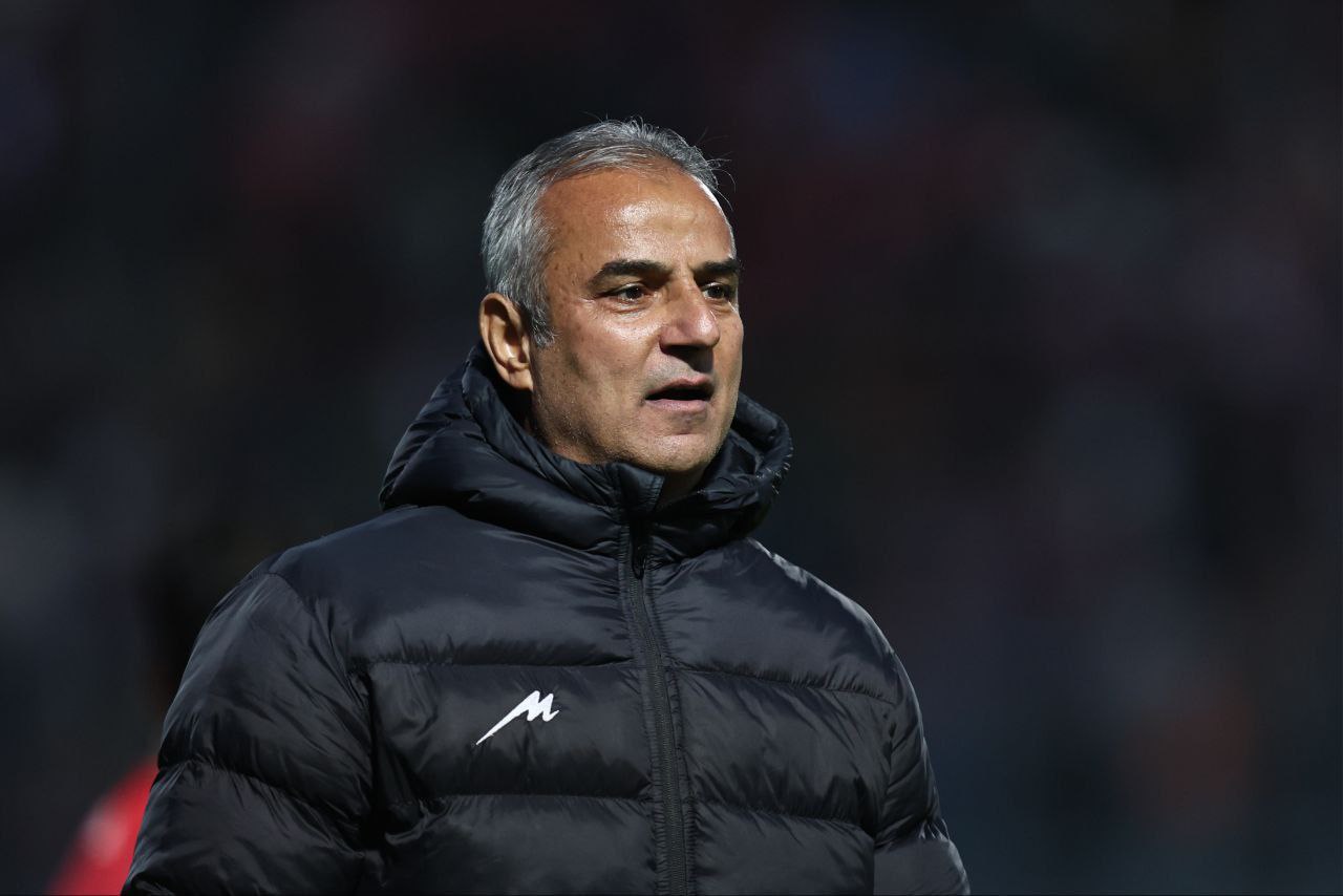 اسماعیل کارتال سرمربی پرسپولیس مقابل نساجی