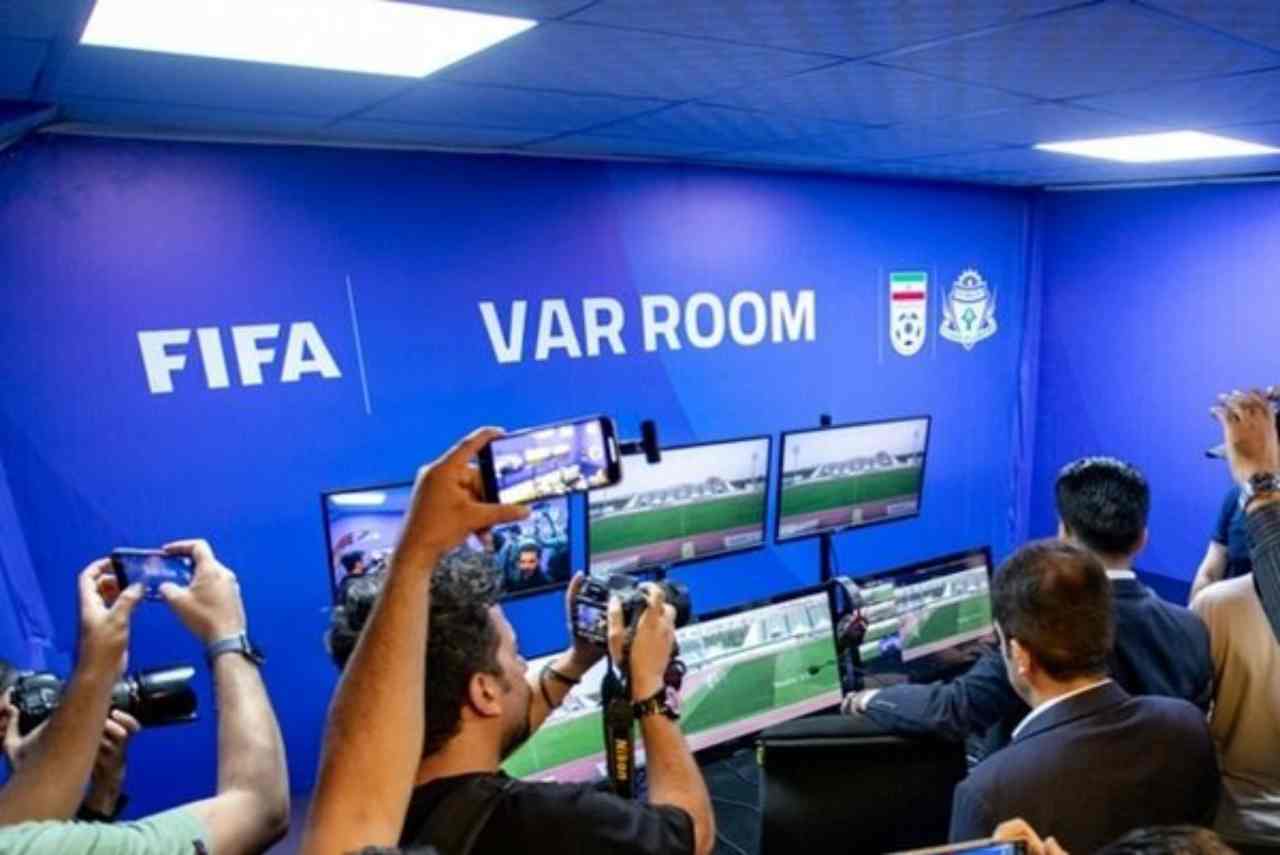 سیستم کمک داور ویدیویی- VAR