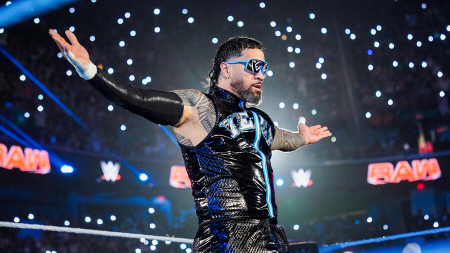 جی اوسو، قهرمان سنگین وزن WWE و کشتی کج