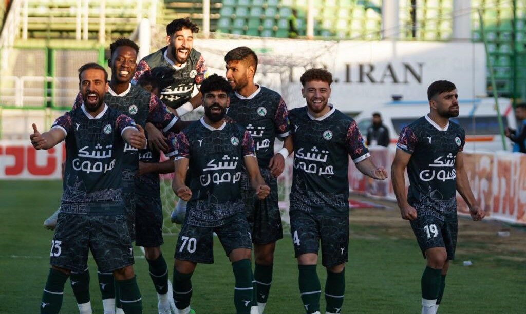 عکس از خوشحالی بعد از گل بازیکنان ذوب آهن