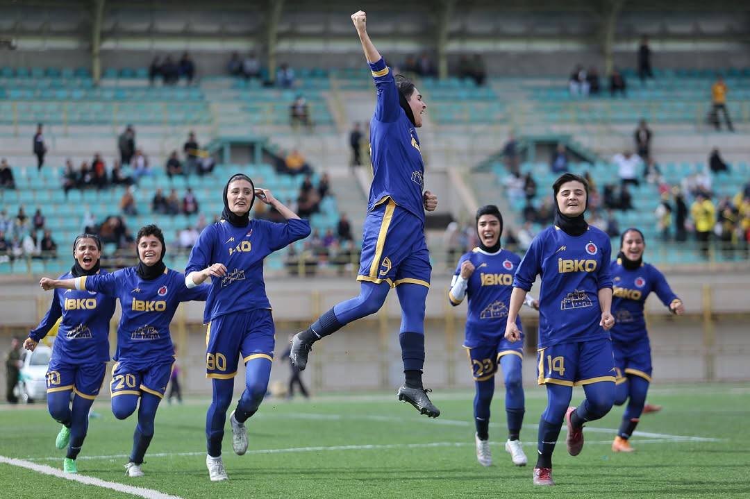 عکس از تیم زنان خاتون بم