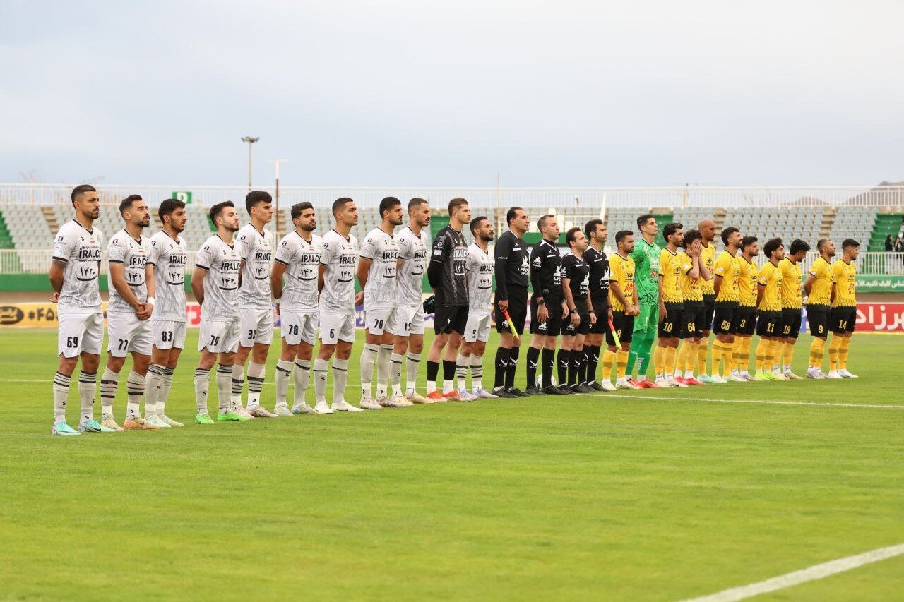 عکس از بازی آلومینیوم اراک - سپاهان