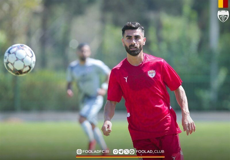 عکس از سینا اسدبیگی هافبک فولاد