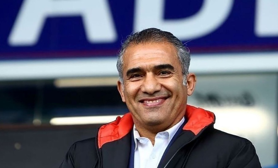 عکس از احمدرضا عابدزاده دروازه بان سابق ایران