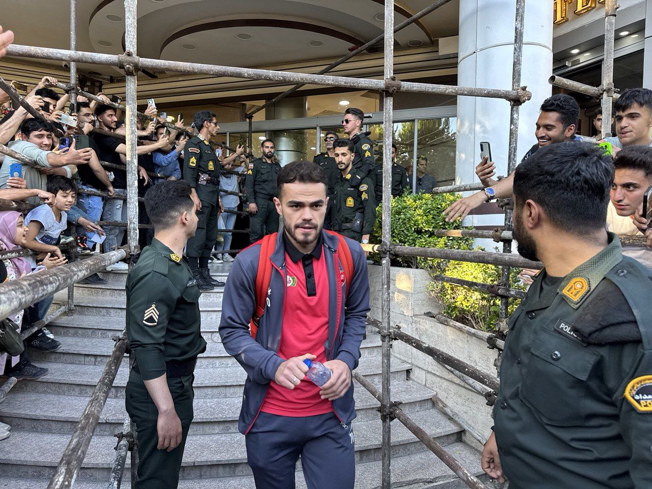 عکس از اوستون اورونوف وینگر پرسپولیس پیش از بازی با خیبر خرم آباد
