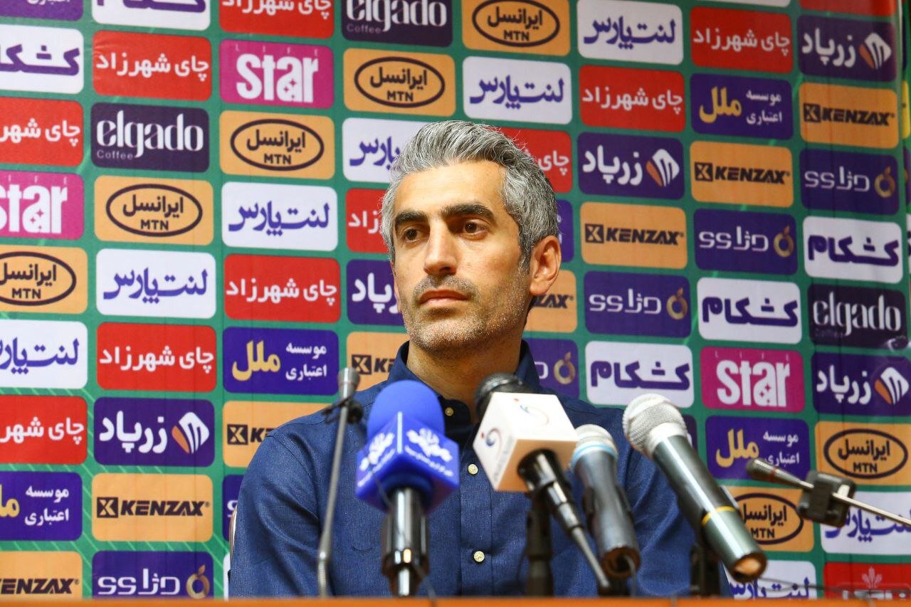 عکس از مجتبی جباری سرمربی استقلال در کنفرانس خبری