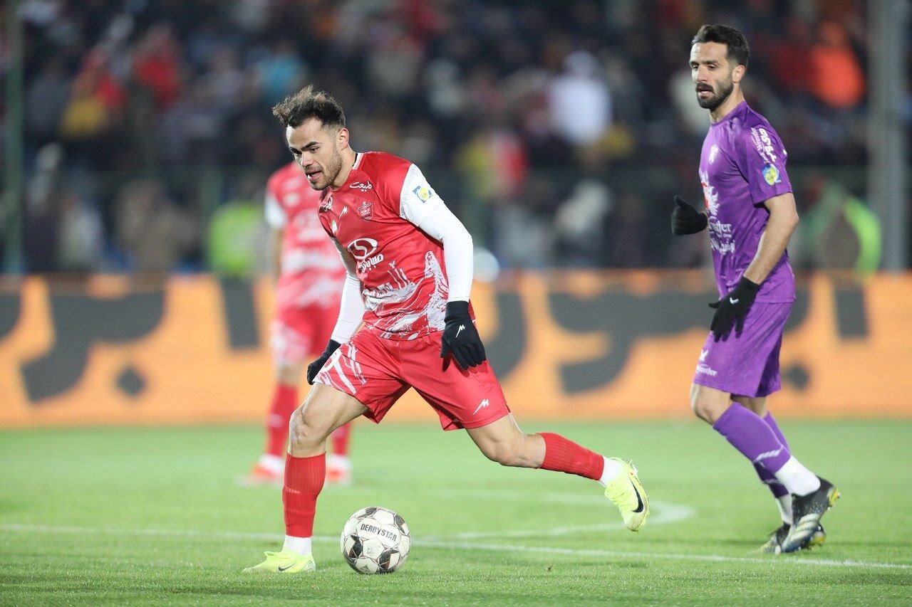 عکس از اوستون اورونوف وینگر ازبکستانی پرسپولیس 