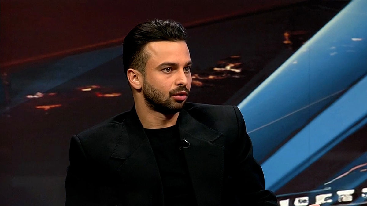 عکس از سروش رفیعی هافبک پرسپولیس در برنامه فوتبال برتر