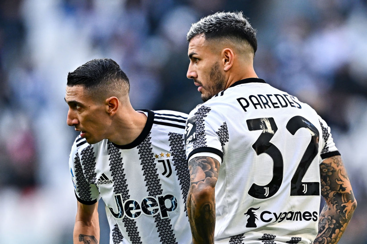 لیاندرو پاردس هافبک آرژانتینی و آنخل دی ماریا وینگر آرژانتینی در زمین - یوونتوس - سری آ