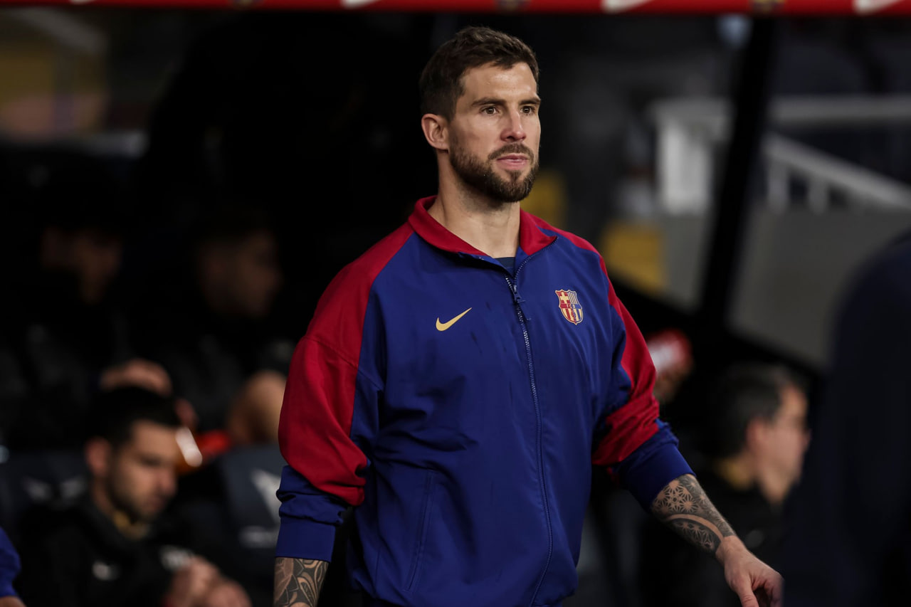 اینیگو مارتینز مدافع اسپانیایی در زمین - بارسلونا - لالیگا