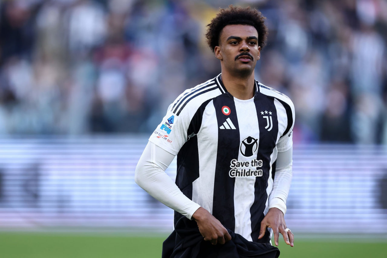 رناتو ویگا مدافع پرتغالی در زمین - یوونتوس - سری آ