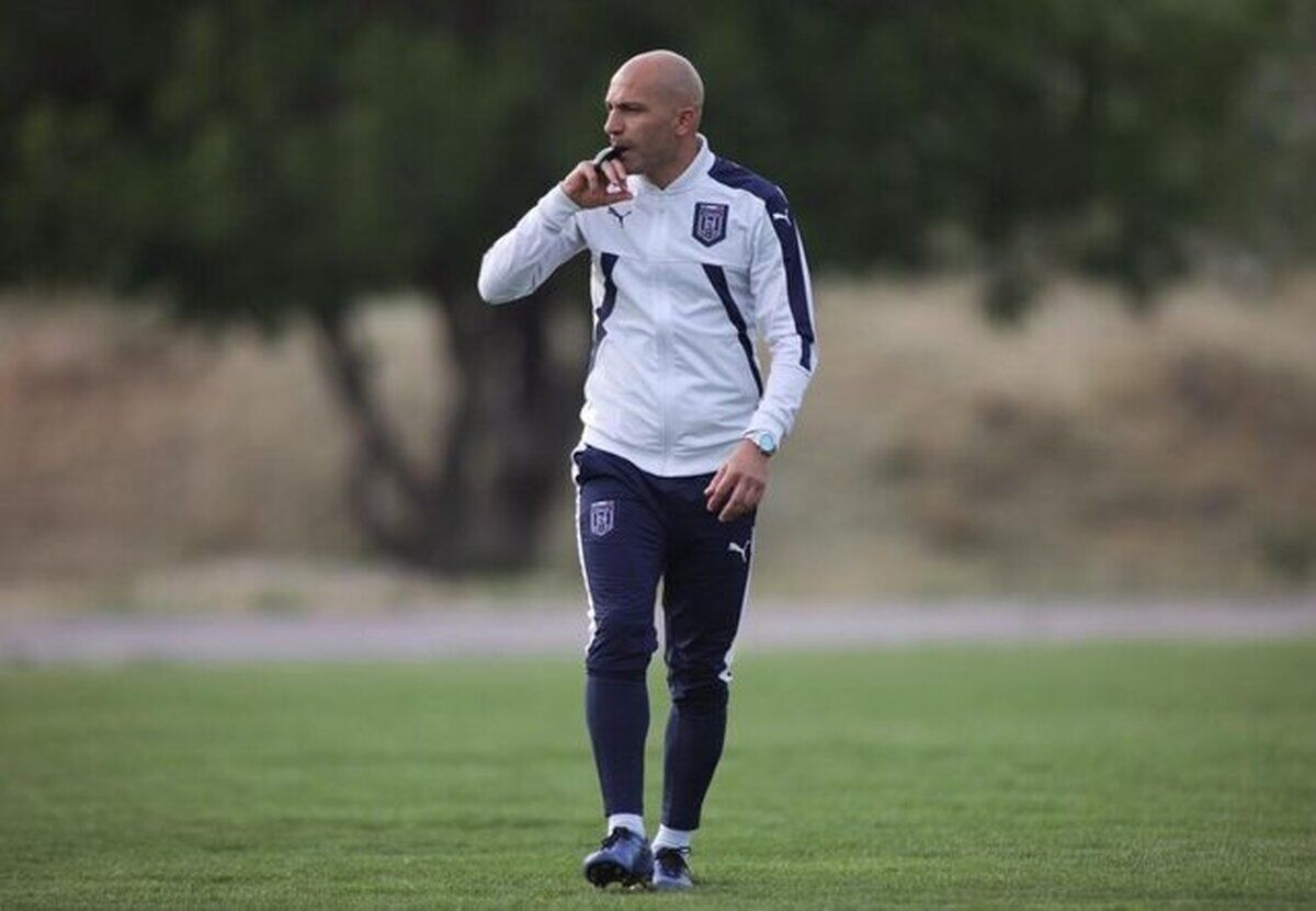 محسن بیاتی نیا-مهاجم سابق استقلال