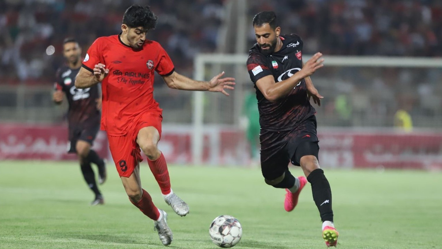 محمدحسین کنعانی زادگان و مهدی ترابی در بازی تراکتور و پرسپولیس