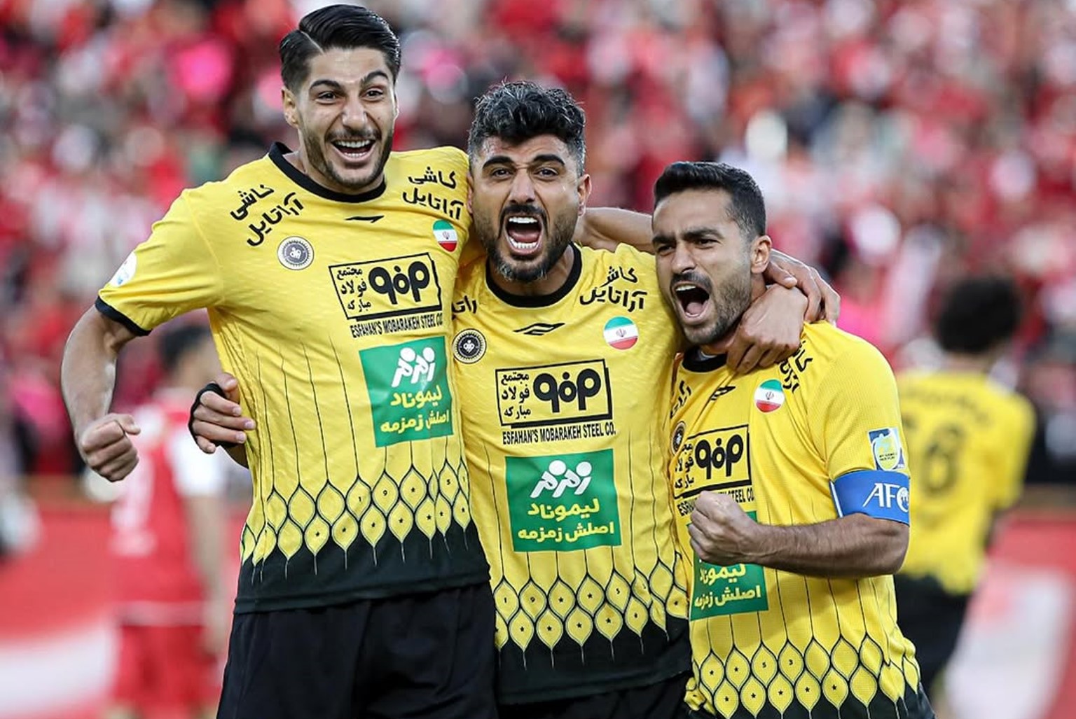 محمدمهدی محبی، محمد کریمی و میلاد زکی پور در شادی گل در بازی سپاهان و پرسپولیس