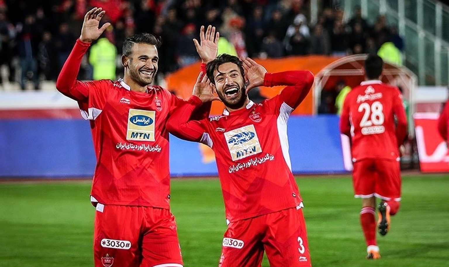 احمد نوراللهی و شجاع خلیل زاده در پیراهن پرسپولیس