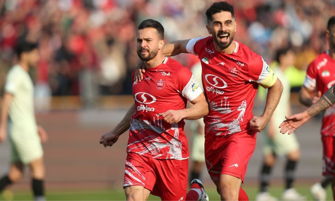 امید عالیشاه و سروش رفیعی - هافبک های میانی پرسپولیس - شادی گل مقابل تراکتور