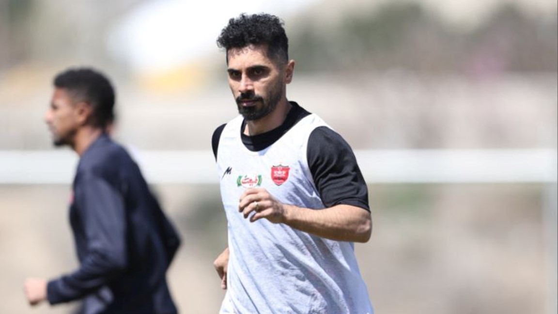 امید عالیشاه در تمرینات باشگاه پرسپولیس در حال دویدن