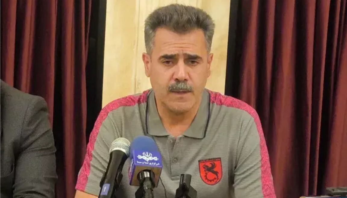 سیروس پورموسوی سرمربی مس رفسنجان در کنفرانس مطبوعاتی قبل از دیدار با استقلال خوزستان