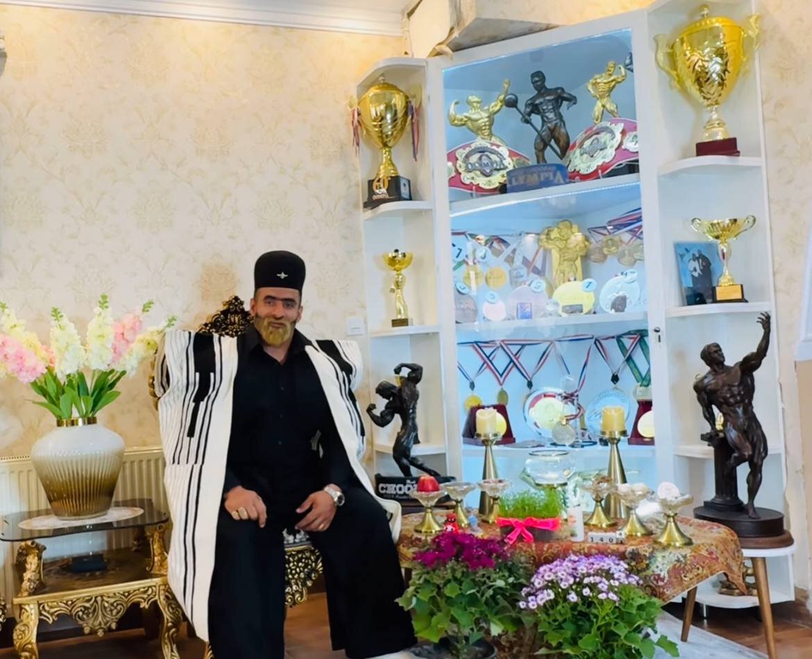 عکس از هادی چوپان بر سر سفره هفت سین