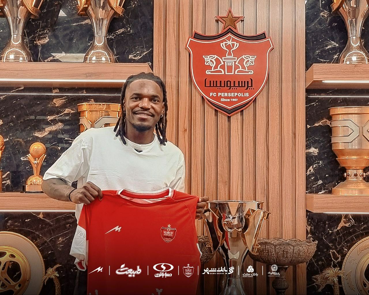 عکس از رونمایی پرسپولیس از تیوی بیفوما