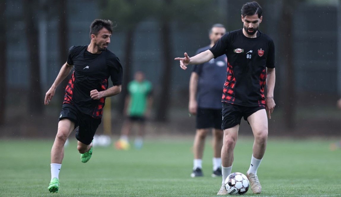 یاسین سلمانی و سعید صادقی هافبک های تیم پرسپولیس در تمرینات این تیم